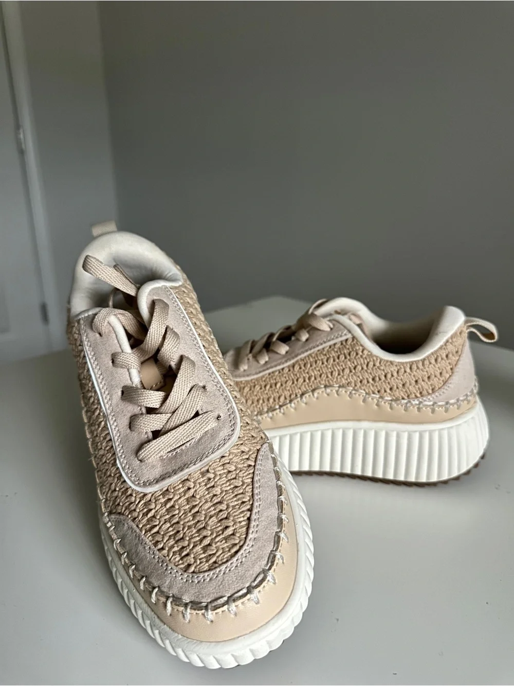 Dream Pairs Women’s Beige Crochet Platform Sneakers Lace-Up Size 6 Like New
